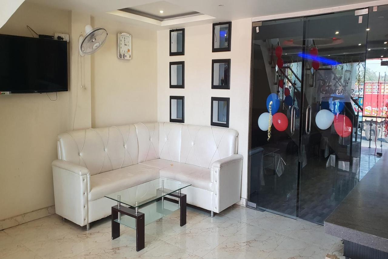 Oyo 27750 Bhagwati Residency Otel Mirzāpur Dış mekan fotoğraf